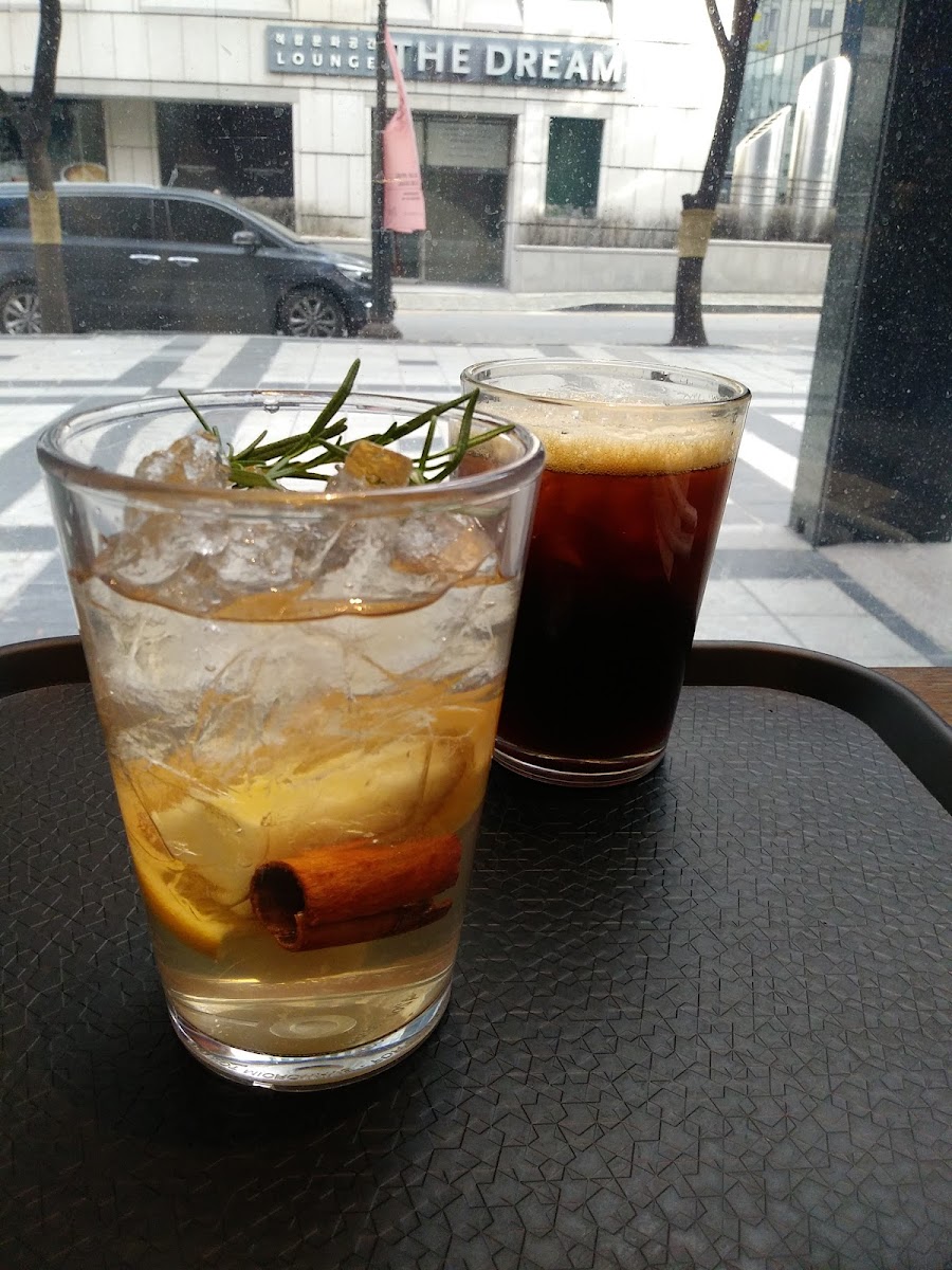 Starbucks Reserve Samseong Station Textile Center-7